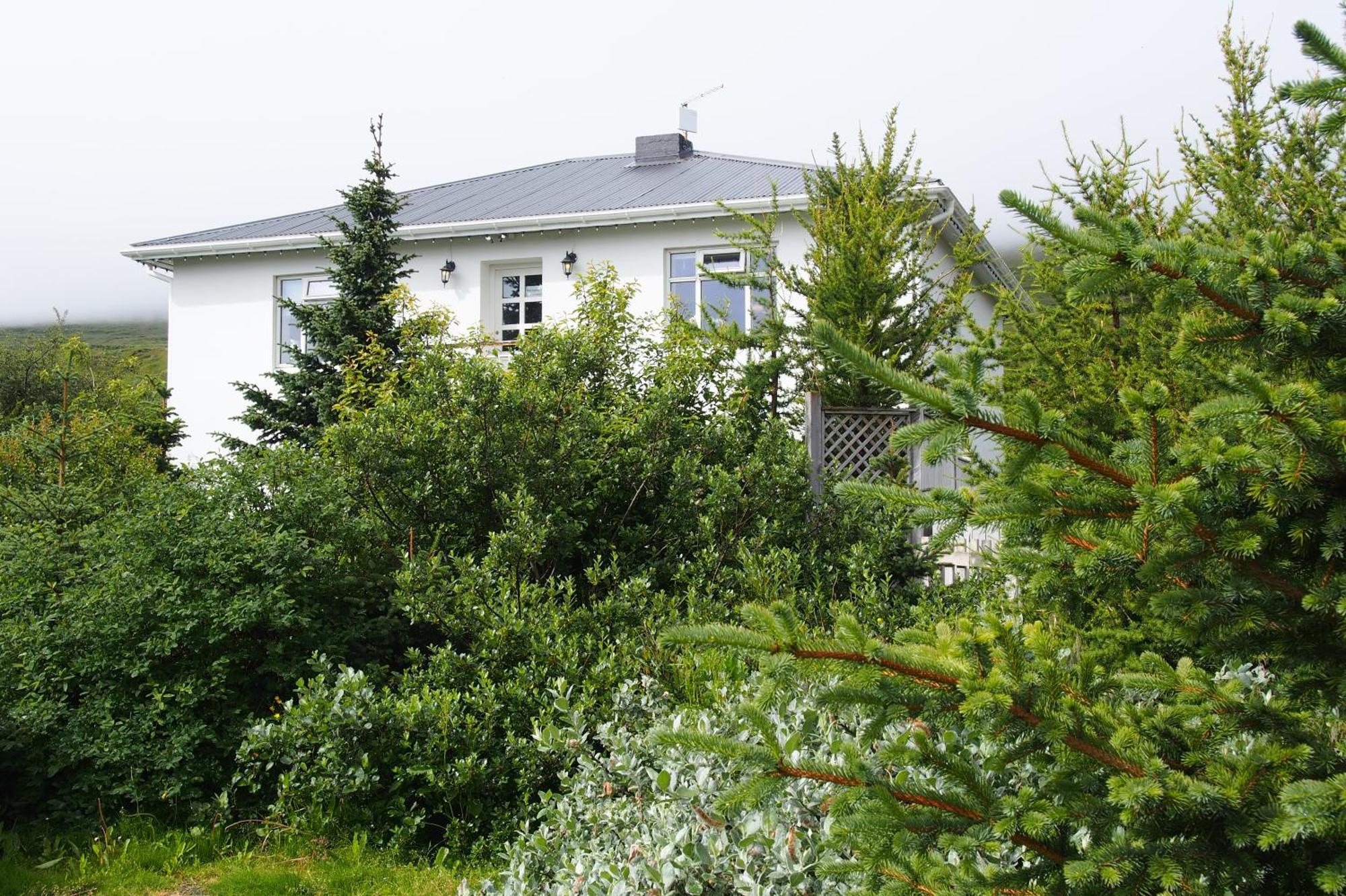 Granastathir Guesthouse ฮูซาวิก ภายนอก รูปภาพ